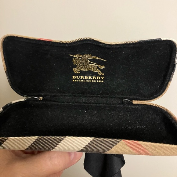 Burberry Glasses case - Picture 7 of 7